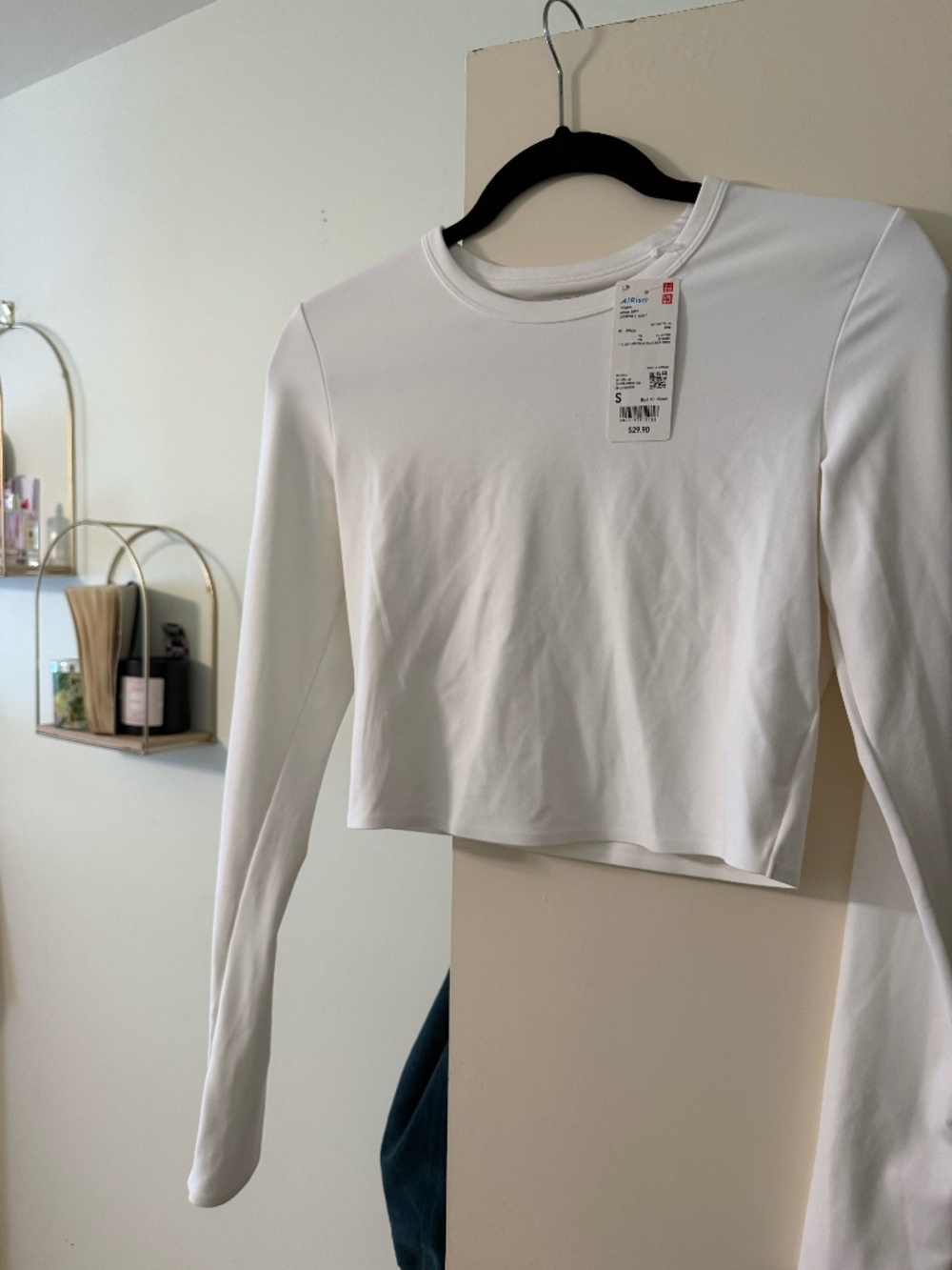 Uniqlo BRAND NEW Cropped T-shirt